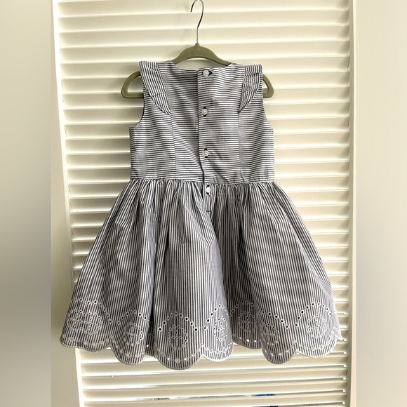 Baby Girl dress by Carter’s size is 24 months. Perfect for Spring! 💐 - Picture 2 of 13
